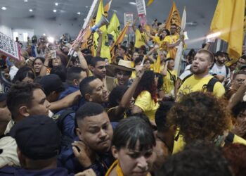 indigene-aktivisten-stuermen-gelaende-der-klimakonferenz-in-belem