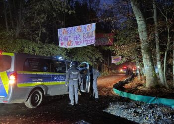 polizei-raeumt-protestcamp-gegen-waldrodung-in-hessen
