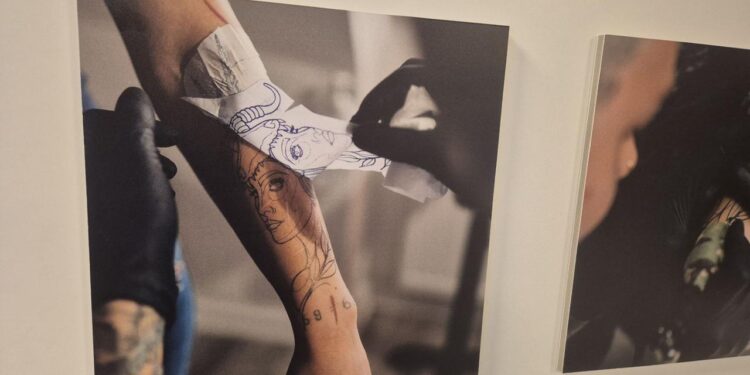 wie-tattoos-betroffenen-von-selbstverletzung-helfen