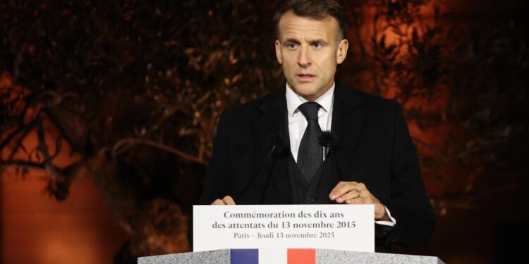 paris-gedenkt-der-opfer-der-terroranschlaege-vom-13.-november-2015