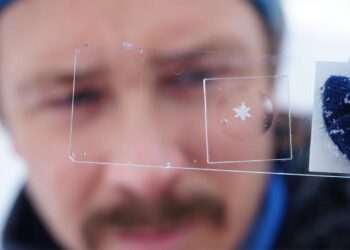 forschende-verewigen-schneeflocken-am-suedpol