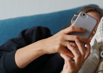 social-media-abstinenz-entlastet-junge-frauen