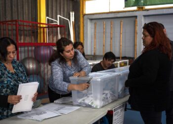 praesidentschaftswahl-in-chile:-jara-und-kast-ziehen-in-die-stichwahl