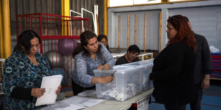 praesidentschaftswahl-in-chile:-jara-und-kast-ziehen-in-die-stichwahl