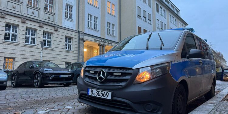 berliner-polizei-beruhigt-nach-anschlagsdrohungen-gegen-schulen