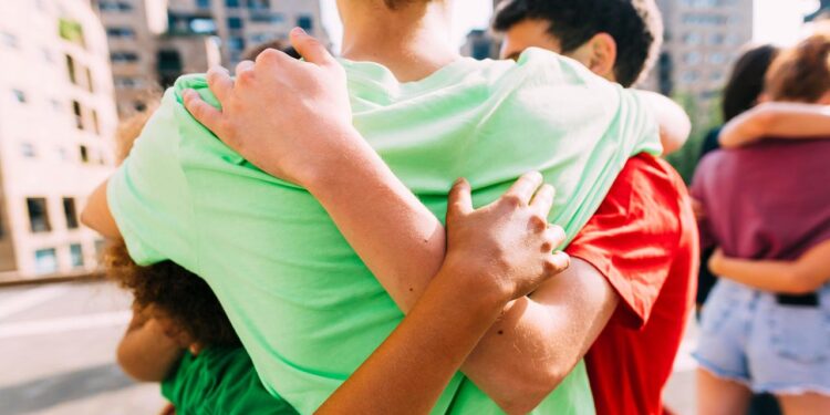 positive-psychologie:-„einer-der-staerksten-faktoren-ist-das-fuereinander“