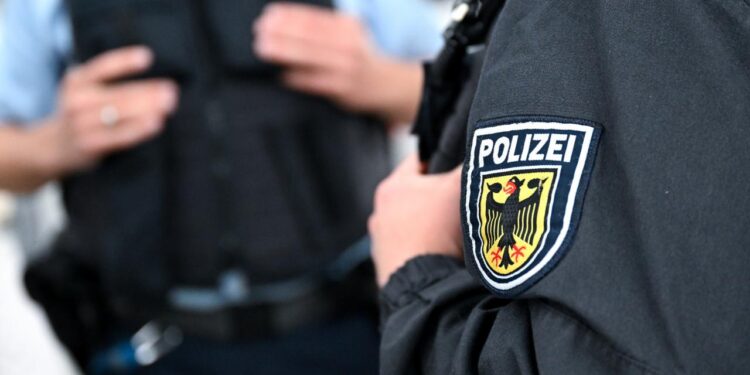 bundespolizei-beschlagnahmt-300-gefaehrliche-gegenstaende-an-bahnhoefen