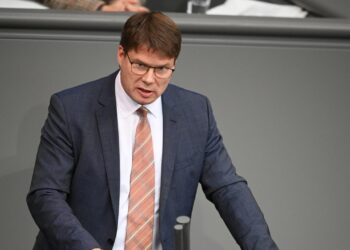 afd-politiker-in-russland:-von-zurueckhaltung-keine-spur