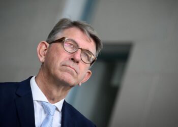 vorwuerfe-gegen-kulturstaatsminister-weimer:-opposition-fordert-aufklaerung