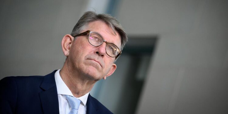 vorwuerfe-gegen-kulturstaatsminister-weimer:-opposition-fordert-aufklaerung