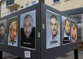 ruf-nach-aufklaerung:-hanau-angehoerige-legen-verfassungsbeschwerde-ein