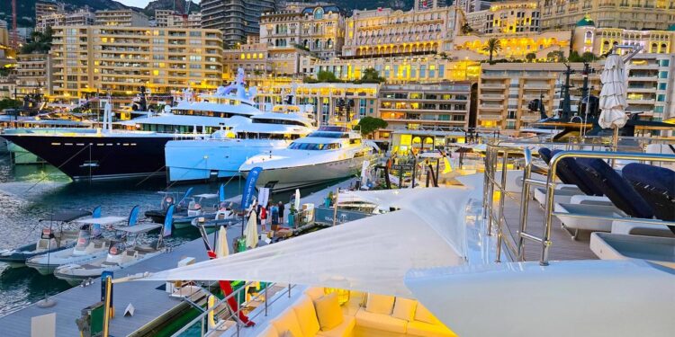 oxfam:-g20-milliardaere-um-2,2-billionen-us-dollar-reicher-geworden