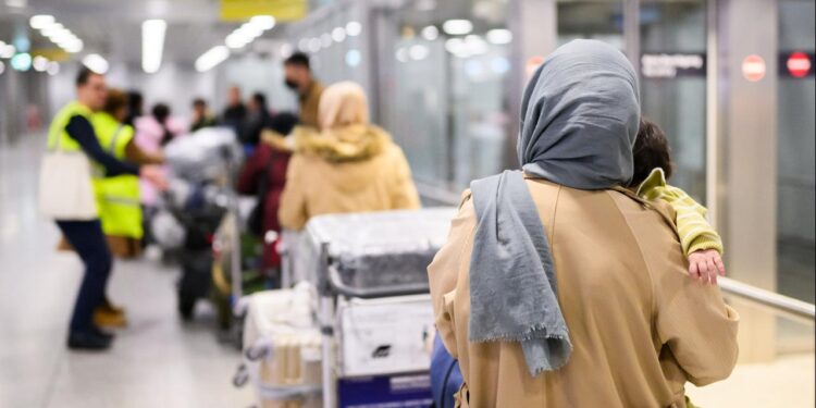 52-afghanen-mit-aufnahmezusage-in-deutschland-gelandet