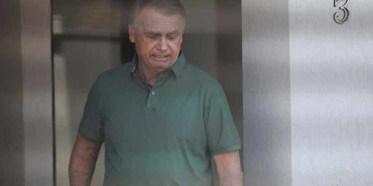 bolsonaro-will-seine-fussfessel-wegen-„paranoia“-beschaedigt-haben