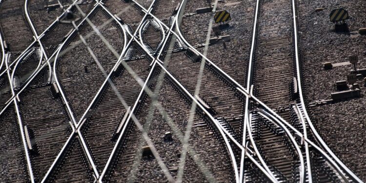 viele-bahnmitarbeiter-zweifeln-laut-gdl-umfrage-an-warnsystemen