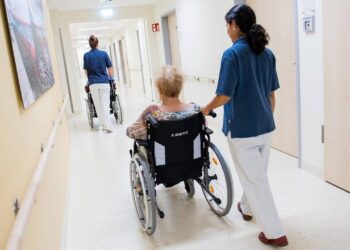 der-mindestlohn-in-der-altenpflege-soll-in-zwei-schritten-steigen