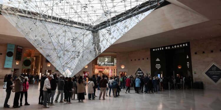 louvre-erhoeht-2026-eintrittspreise-fuer-nicht-europaeer-um-45-prozent