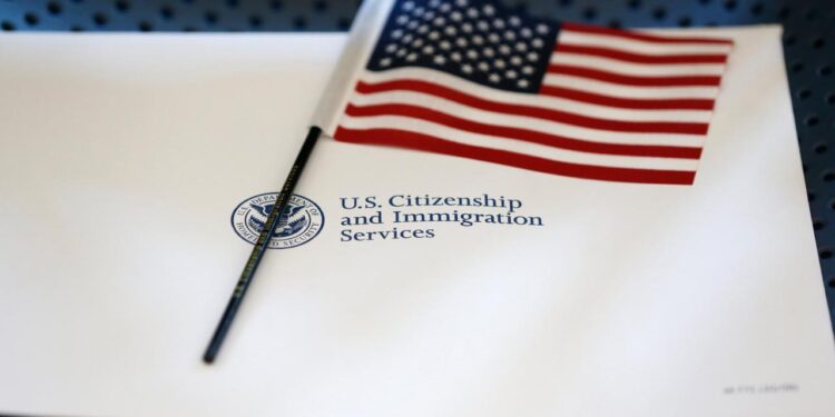 usa-setzen-alle-asylentscheidungen-aus