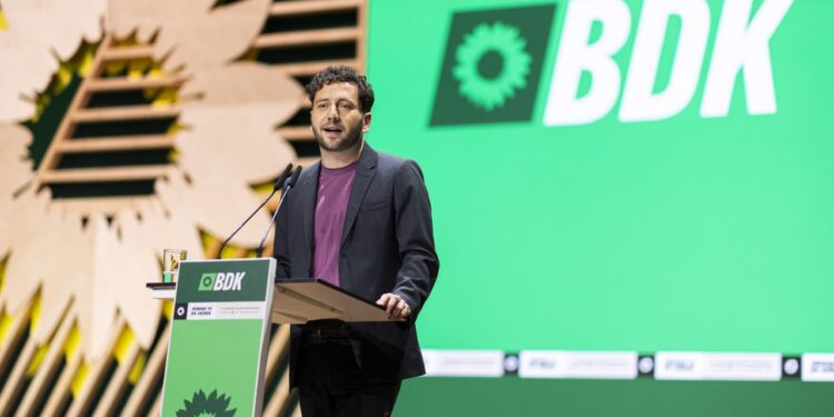 parteitag:-gruene-wollen-sozial-gerechteren-klimaschutz