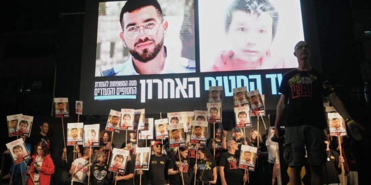 tel-aviv:-wohl-letzte-kundgebung-auf-dem-„platz-der-geiseln“