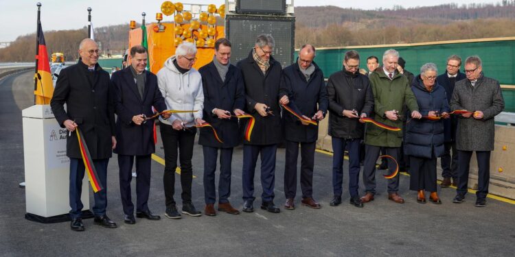 nach-jahrelanger-sperrung:-rahmedetalbruecke-auf-a45-wieder-offen