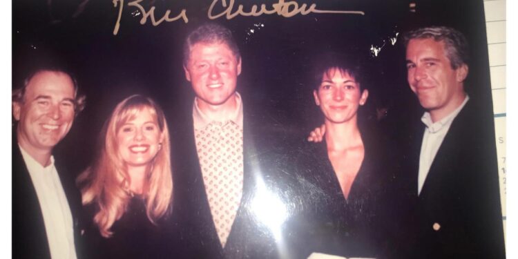 epstein-akten:-trump-auf-einmal-milde-gegenueber-clinton