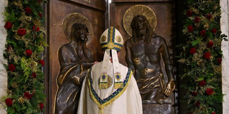 heiliges-jahr-geht-zu-ende:-erste-heilige-pforte-in-rom-geschlossen