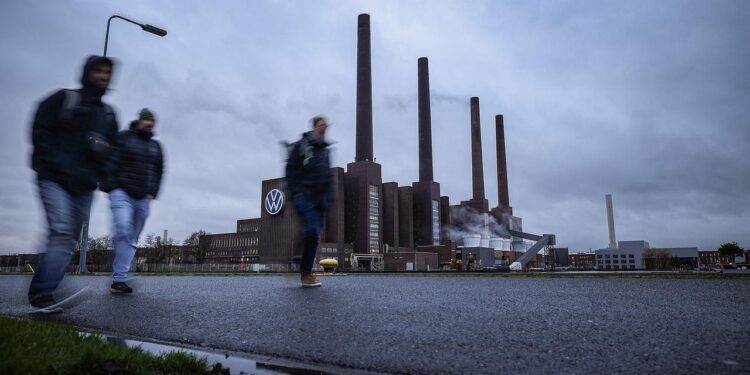 iw-umfrage:-wirtschaftsverbaende-bleiben-fuer-2026-skeptisch