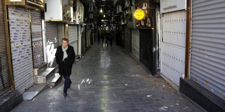 proteste-gegen-inflation-und-waehrungsverfall-im-iran-weiten-sich-aus