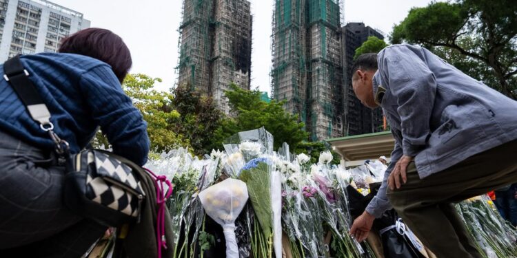 zahl-der-toten-nach-hochhausbrand-in-hongkong-steigt-weiter