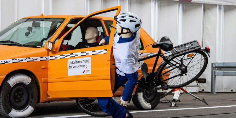 autohersteller-sollen-zu-tuerwarnsystemen-verpflichtet-werden