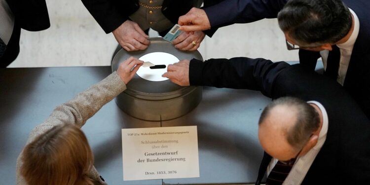 bundestag-stimmt-fuer-neues-wehrdienstgesetz