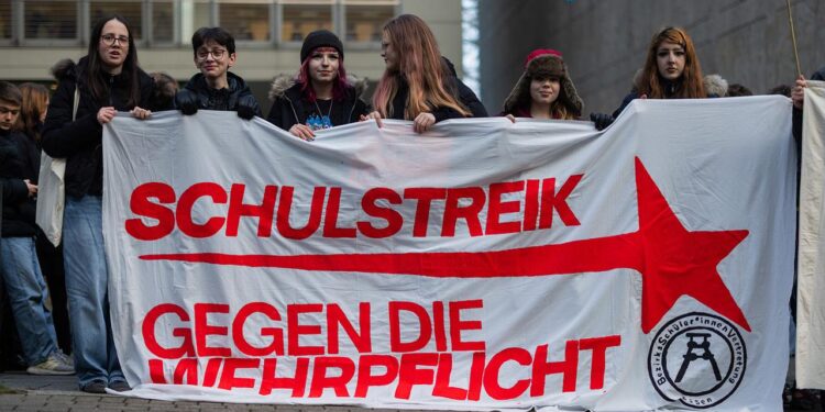 jugendliche-protestieren-in-zahlreichen-staedten-gegen-wehrdienst