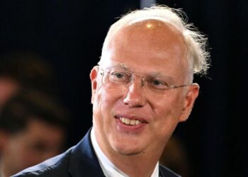 moskaus-chefunterhaendler-verspottet-merz-nach-geleaktem-gespraech