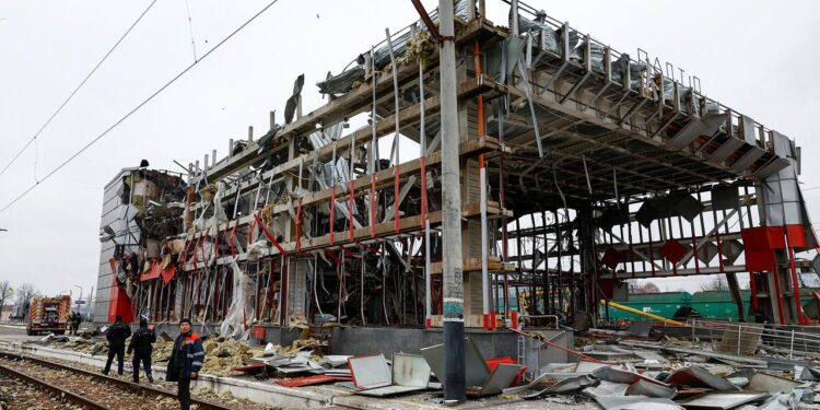 krieg-gegen-die-ukraine:-russische-angriffe-auf-bahnhof-und-energieversorgung