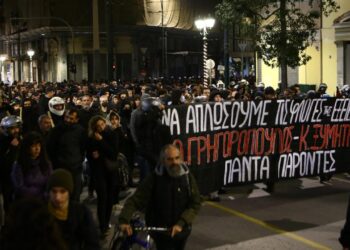 ausschreitungen-in-athen-am-gedenktag-fuer-getoeteten-teenager