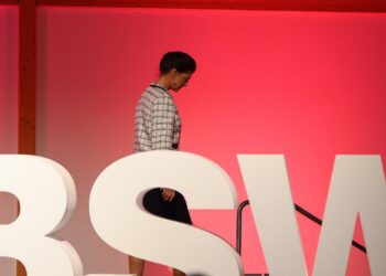 wagenknecht-auf-bsw-parteitag:-applaus-und-widerworte