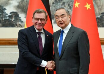 wadephul-sieht-bei-china-besuch-bewegung-im-streit-um-seltene-erden