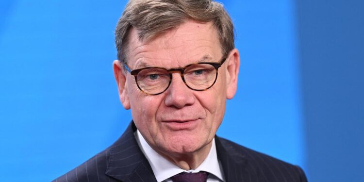 kuenftig-portraet-vom-aussenminister-in-botschaften-und-konsulaten