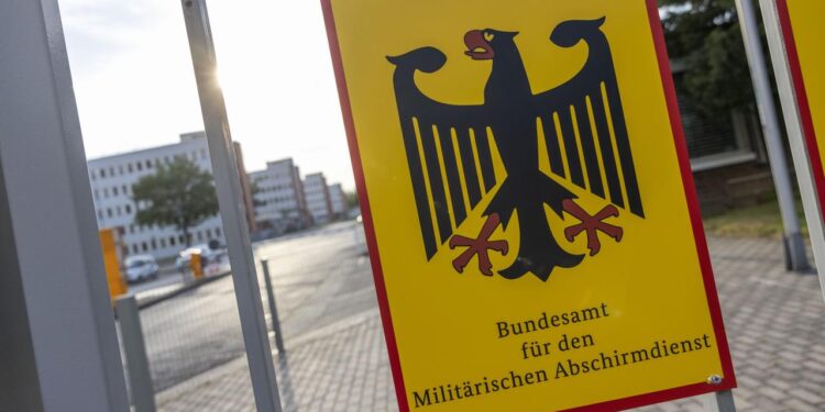 militaerischer-abschirmdienst:-bedrohung-durch-spionage-und-extremismus