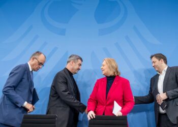 die-schwarz-rote-spitze-betont-das-gemeinsame