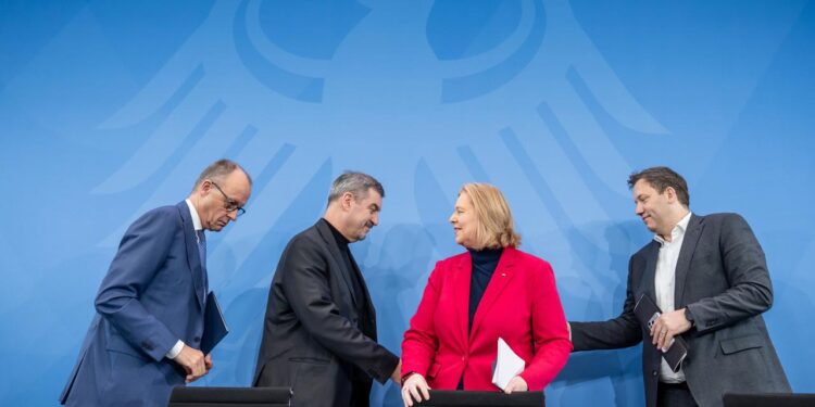 die-schwarz-rote-spitze-betont-das-gemeinsame