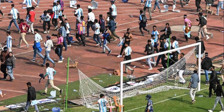 chaotische-zustaende-bei-messi-auftritt-in-kalkutta