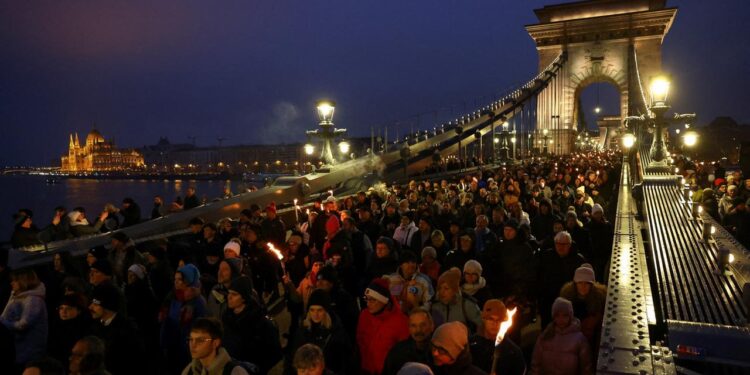 nach-bericht-ueber-missbrauchsfaelle:-zehntausende-protestieren-gegen-orban
