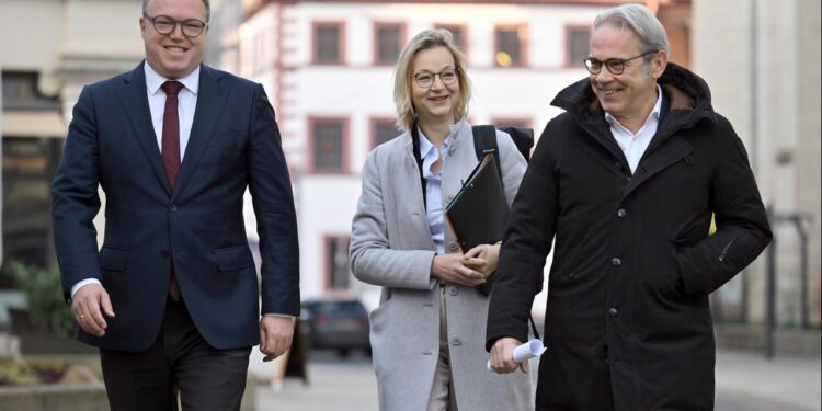 wie-die-brombeerkoalition-in-thueringen-seit-einem-jahr-regiert