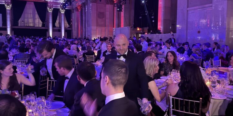 afd-politiker-bei-den-young-republicans:-„america-first“-trifft-„germany-first“