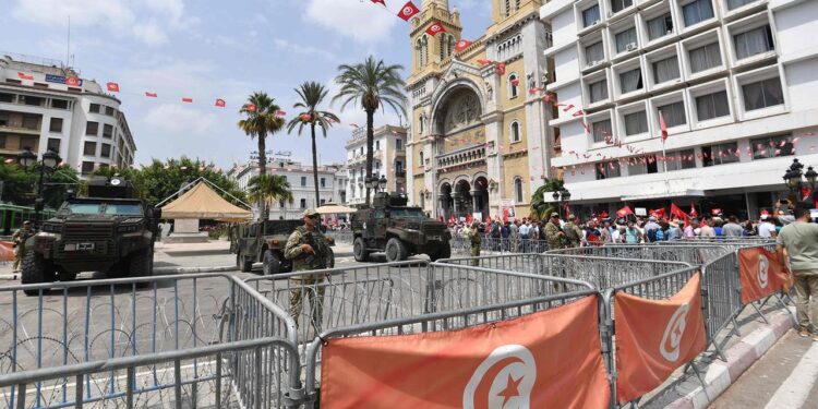 tunesiens-rueckfall-in-die-autokratie-15-jahre-nach-arabischem-fruehling