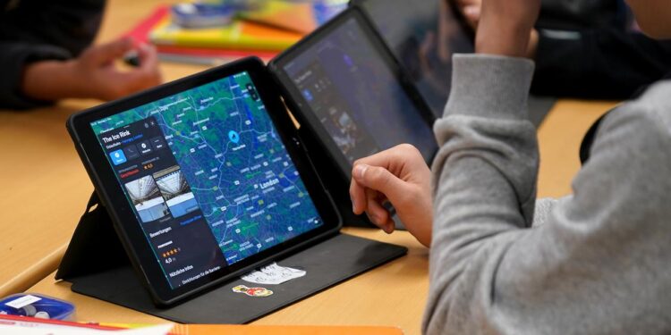 einigung-auf-digitalpakt-2.0:-bis-2030-fuenf-milliarden-euro-fuer-schulen