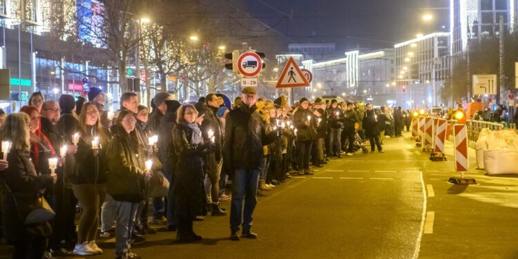 gedenken-in-magdeburg-an-opfer-des-anschlags-auf-den-weihnachtsmarkt