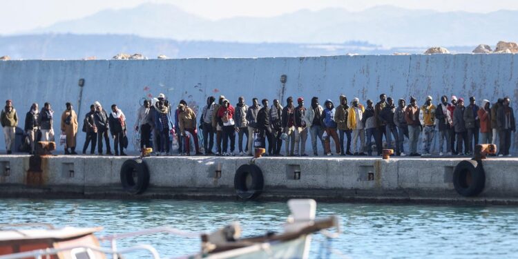 hunderte-migranten-erreichen-kreta